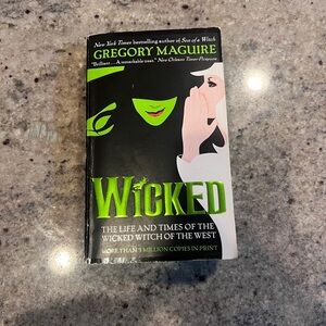 Wicked the musical book with green page edges 2007